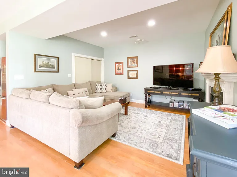 1947 Fay Pl — Photo 31