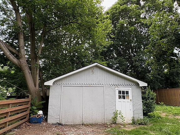 3rd image of 8 Siskind Ct