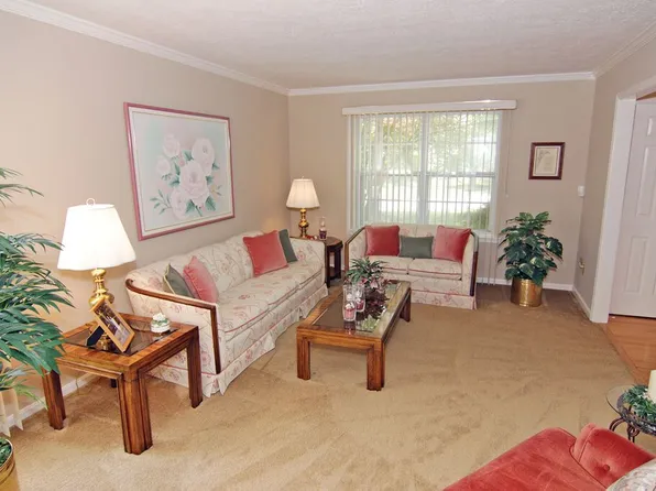 347 Silver Ridge Dr, Sterling, VA 20164