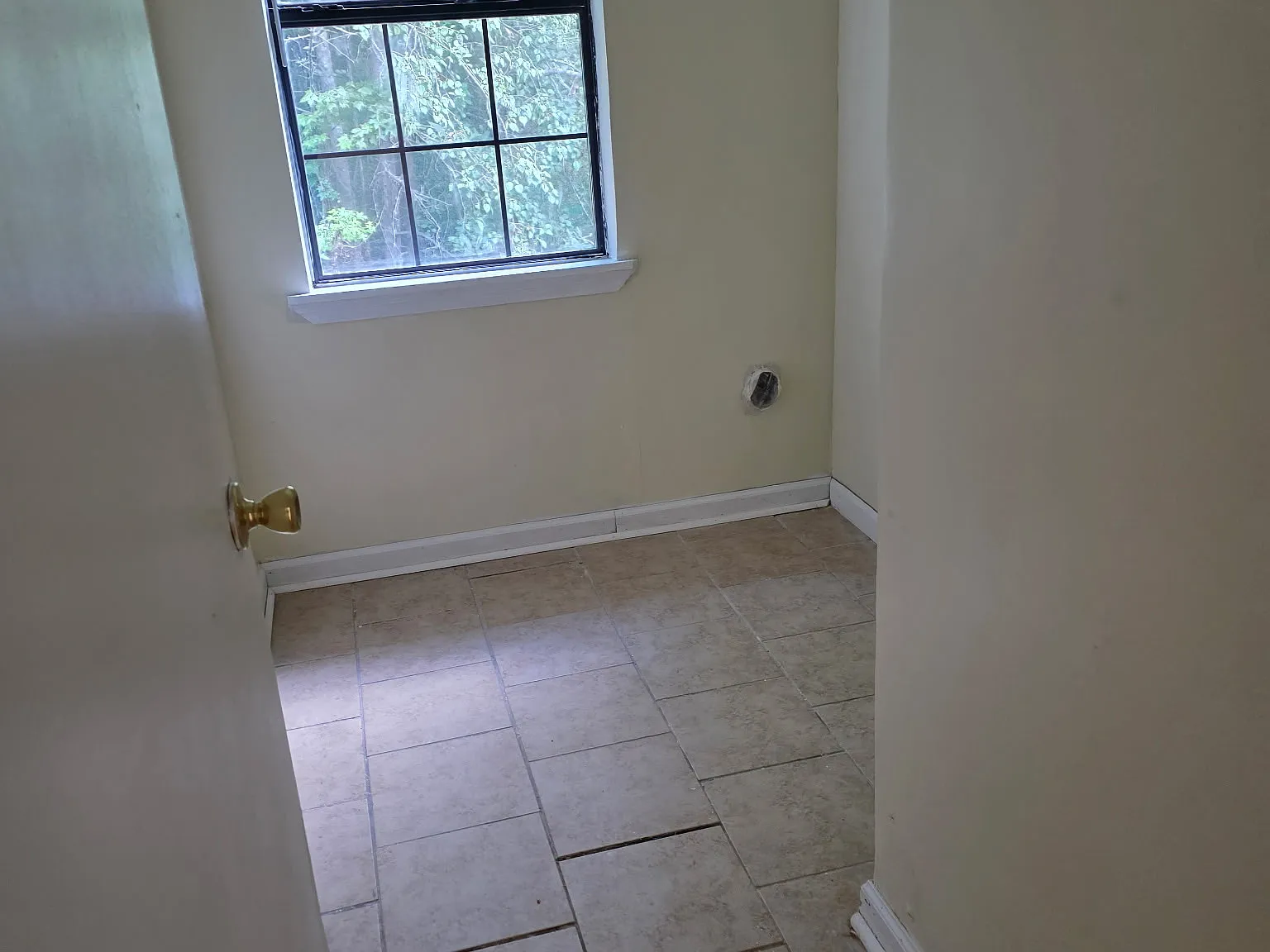 3 bed, 1.5 bath, 1075 sqft, $1,500 — Photo 4