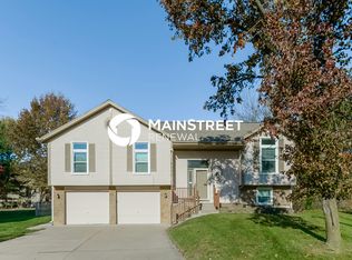 4050 SW Laharve Dr, Lees Summit, MO 64082