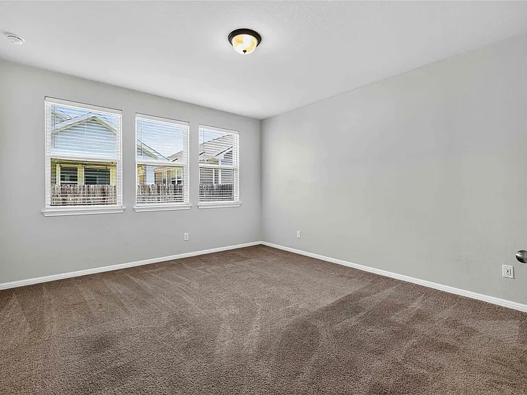 324 E Broade St — Photo 10