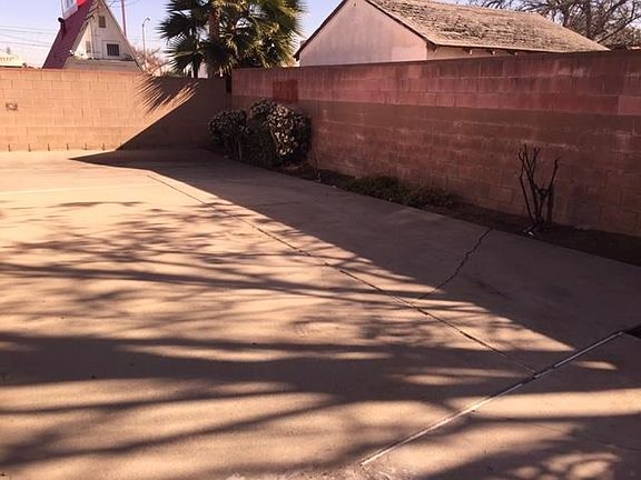 4th image of 640 Dewey Ave