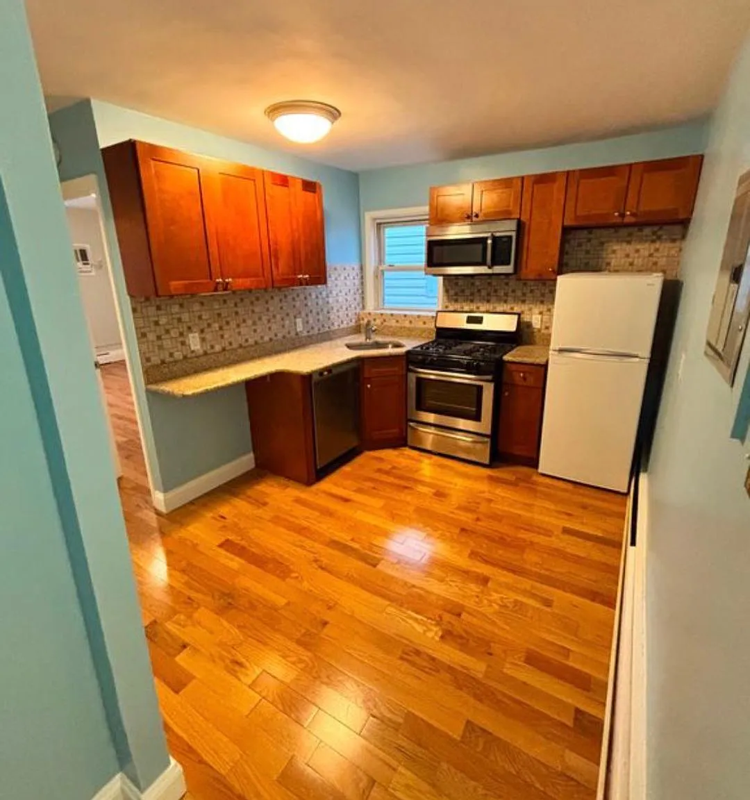 61-51 Borden Avenue — Photo 2