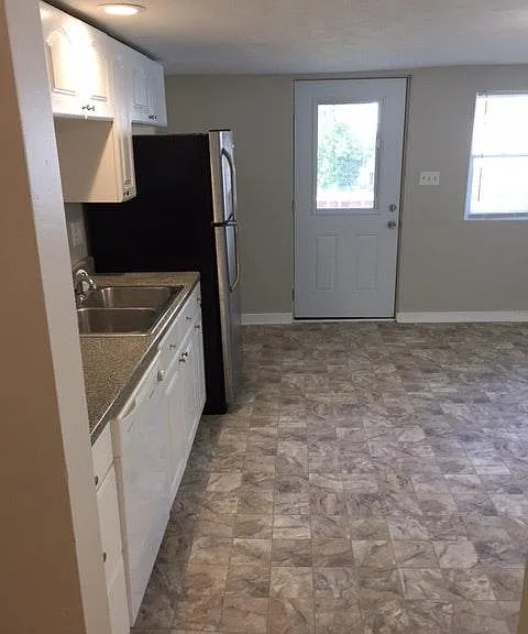 515 Camden Ave — Photo 3