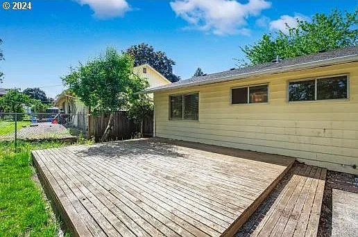 3 bed, 1420 sqft, $2,950 — Photo 3