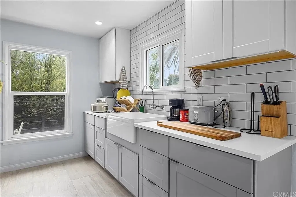2 bed, 916 sqft, $5,500 — Photo 2
