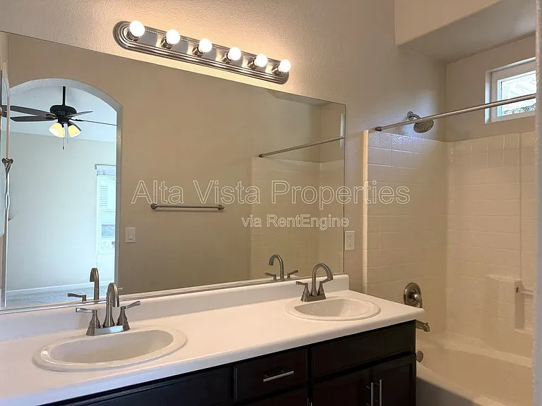 11877 Spruce Run Dr #B — Photo 15