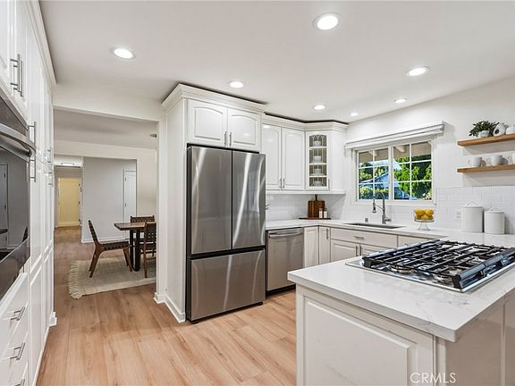 4th image of 20358 Strathern St