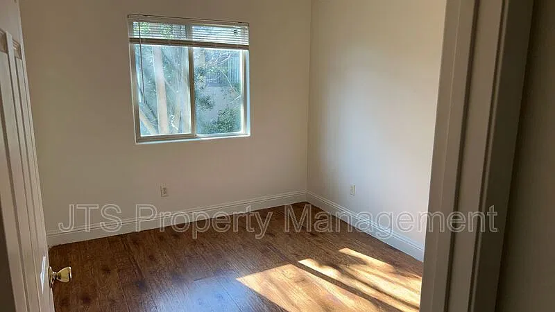 3 bed, 2.5 bath, 1341 sqft, $2,195 — Photo 2