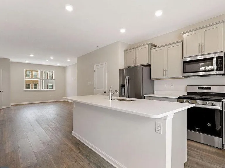 7104 Delegate Pl — Photo 9