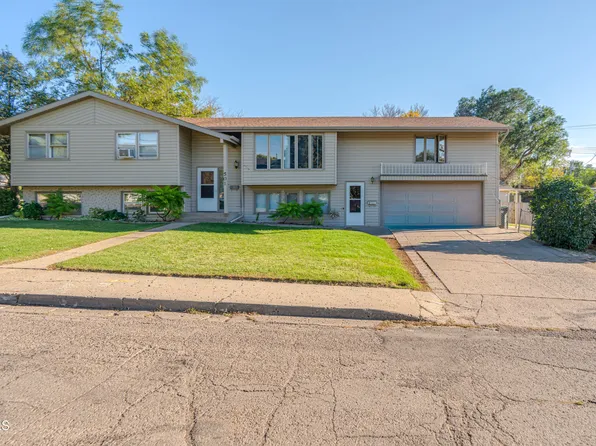501 7th St NW, Mandan, ND 58554
