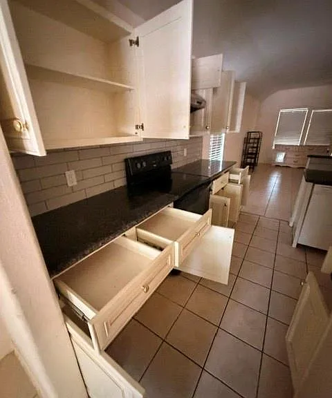 3010 Stonecross Ln — Photo 2