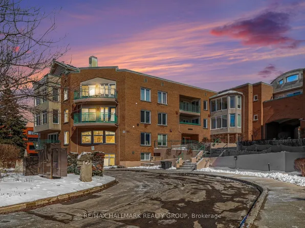 995 N River Rd #301B, Ottawa, ON K1K 3V2