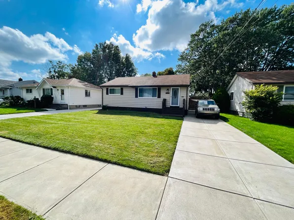 6016 Alvin Dr, Brookpark, OH 44142