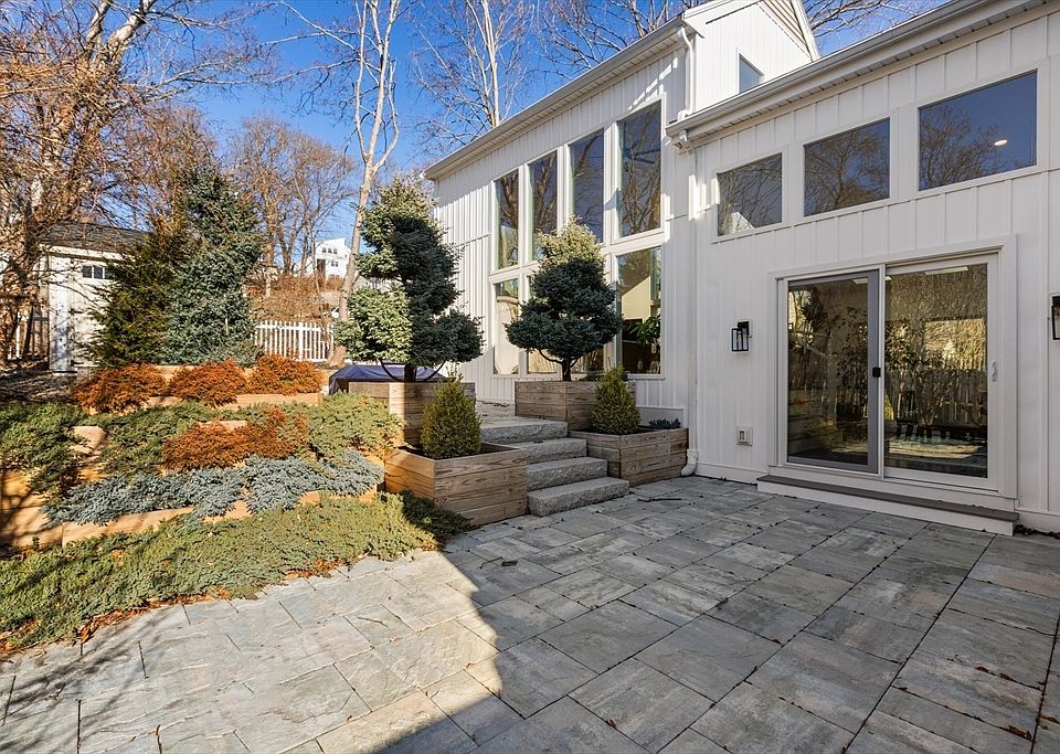 1st image of 27 Broad Cove Rd