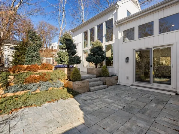 27 Broad Cove Rd, Hingham, MA 02043