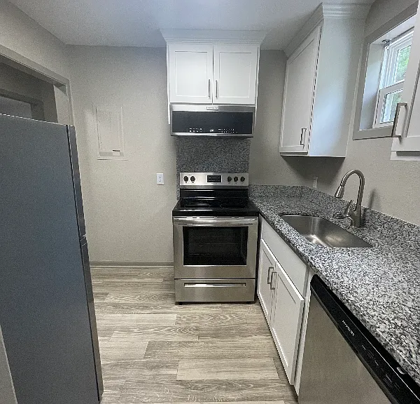 1106 W 7th St #D — Photo 3
