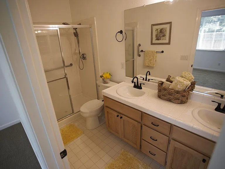8 Constantine Ct — Photo 18