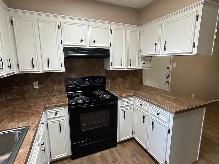 2805 Henry Ct — Photo 5