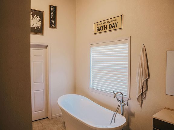 5th image of 101 Henderson Rd