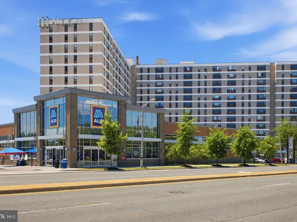 4600 Duke St APT 528, Alexandria, VA 22304