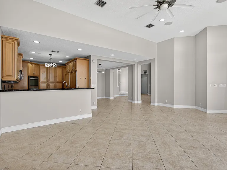 4901 NE 29th Ave — Photo 26