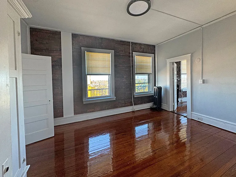 Carolina Apartments — Photo 10