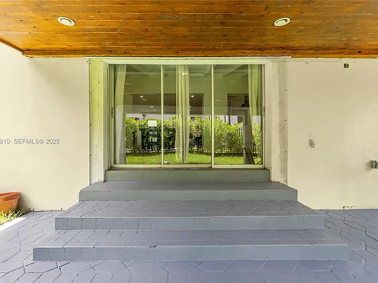 1015 Pizarro St — Photo 47