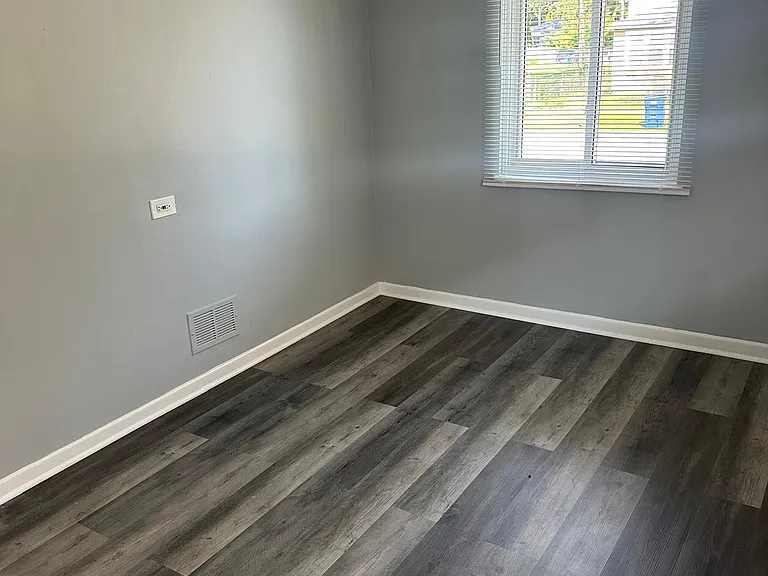 1505 Hervey Ave — Photo 9