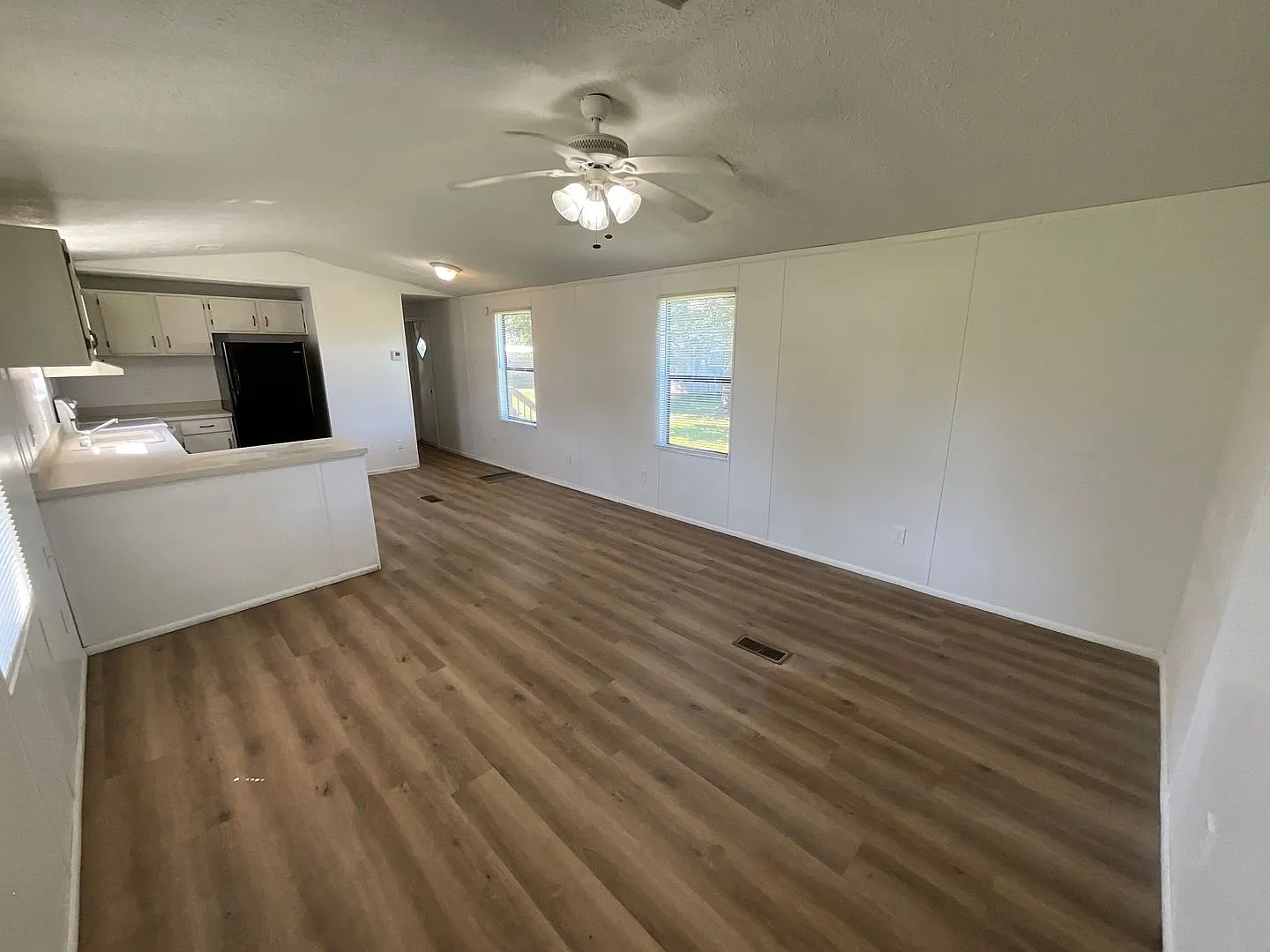 Sweet 2/2 in Quiet Marianna Park — Photo 2