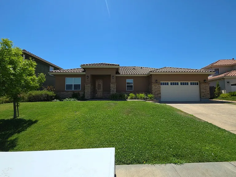 245 Katie Ct — Photo 1