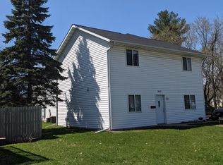 1415 1/2 8th St E, Menomonie, WI 54751