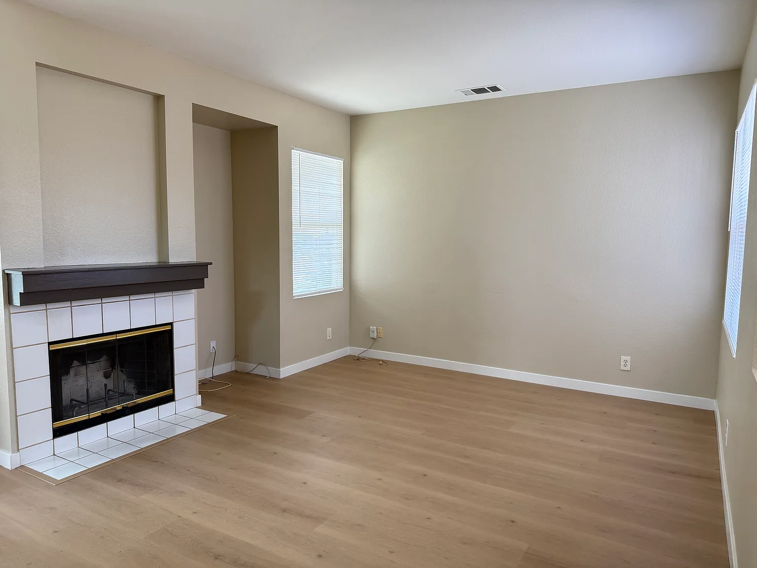 3 bed, 2.5 bath, 1328 sqft, $3,195 — Photo 3