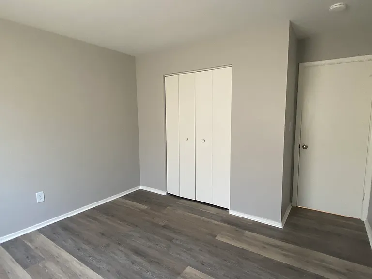 Creekside Apartments — Photo 16