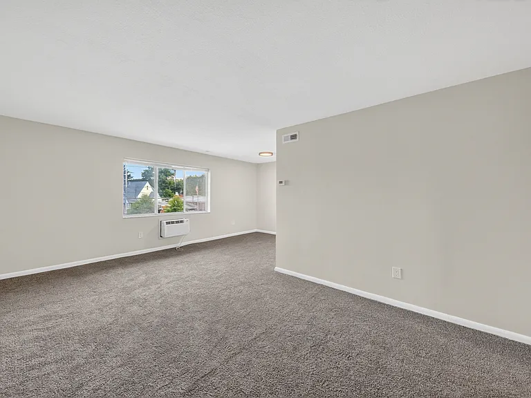4578 E 131st St #5 — Photo 11
