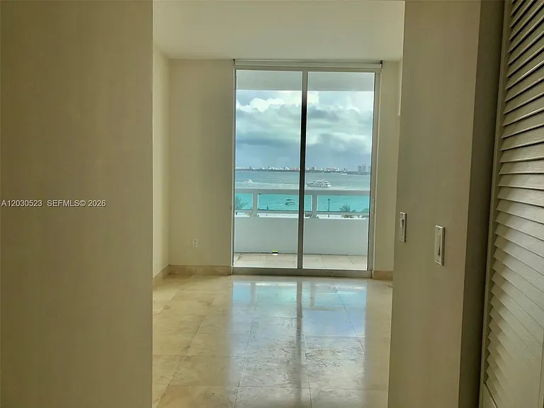 1800 N Bayshore Dr #605 — Photo 12