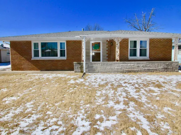 3411 N Woodbine Ter, Peoria, IL 61604