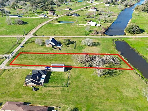 2nd image of 819 Mill Rd