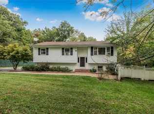 109 Ridge Rd, Valley Cottage, NY 10989