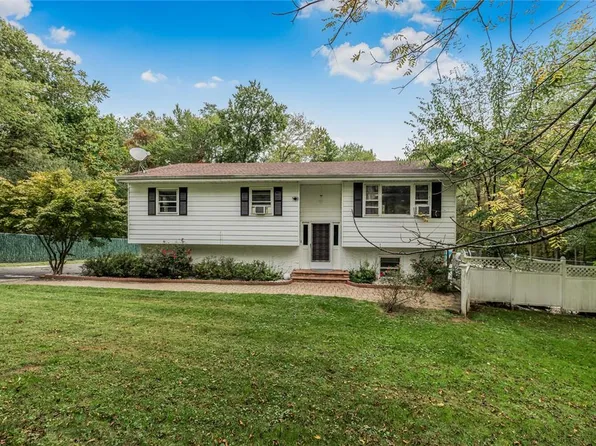 109 Ridge Road, Valley Cottage, NY 10989