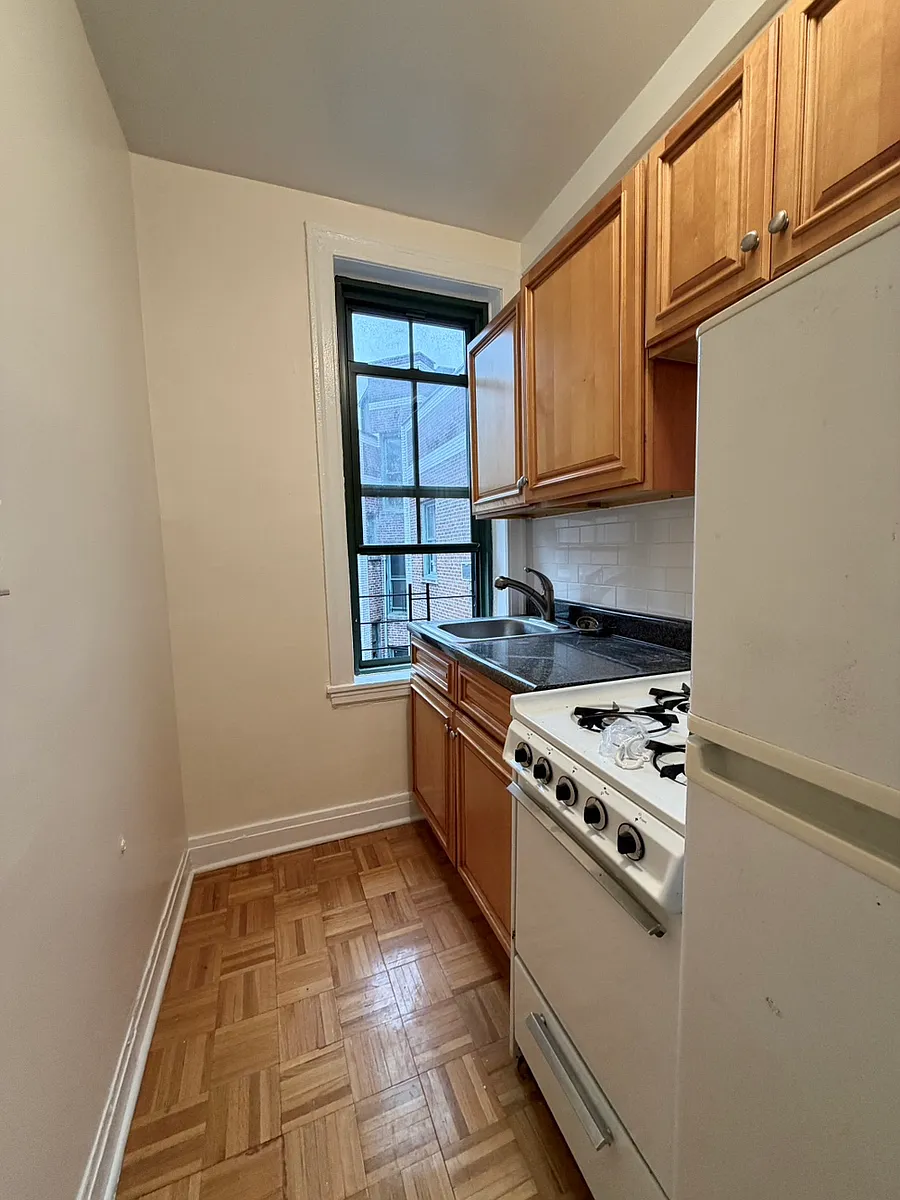 Building Photo - 536 E 79th St #6A