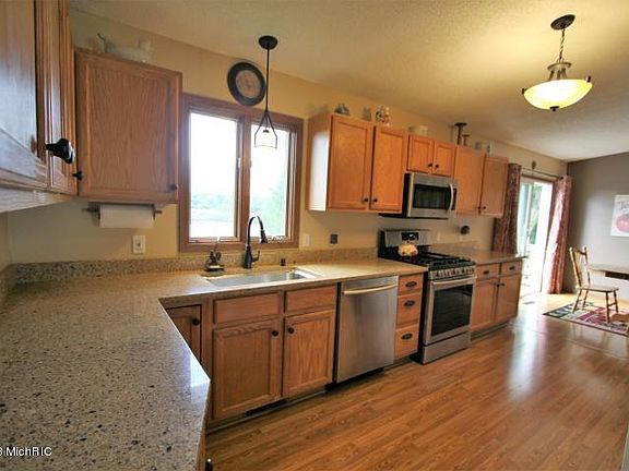 3rd image of 2200 Moulton Ave