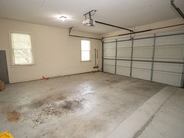 2220 Montclair Dr — Photo 33