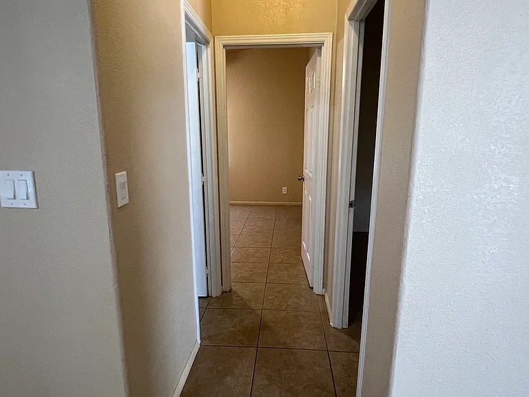 7868 N Reed Rd — Photo 28