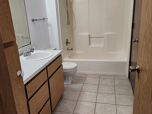 4th image of 239 176th St E