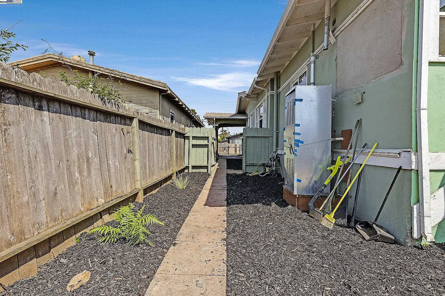 1 bed, 400 sqft, $1,600 — Photo 1