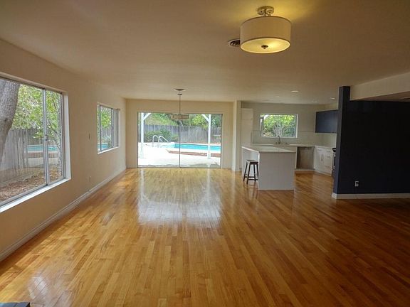 2nd image of 3609 Sapphire Dr