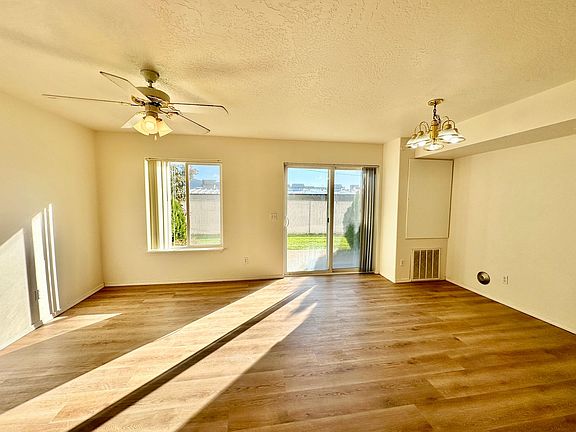4th image of 4886-92 N Orchid Ln #4892