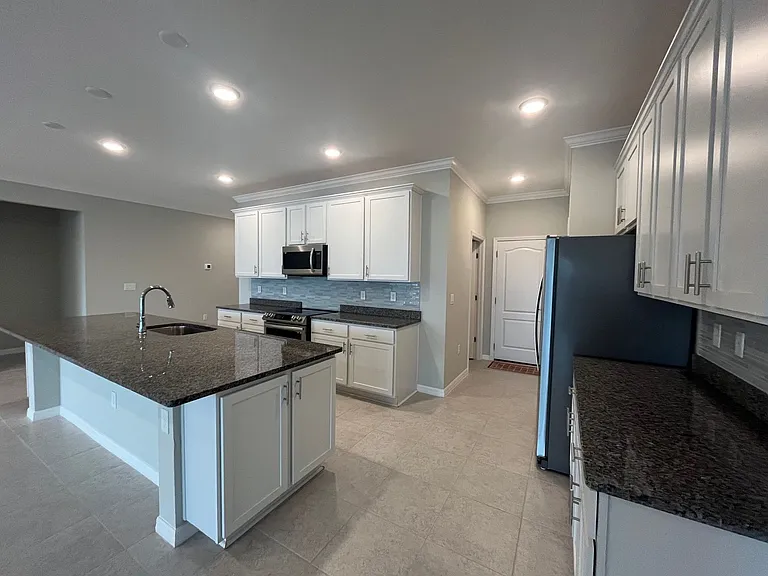77 Oakleaf Way — Photo 8